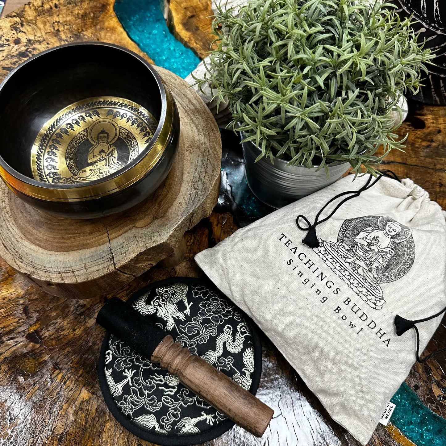 Rankomis kalintas ir graviruotas dainuojantis dubuo - Budos mokymai 14 cm 835 g