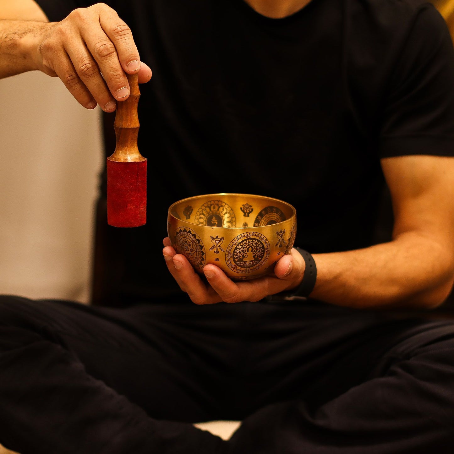 Gryno žalvario graviruotų jogos lazdelių rinkinys (4 vnt.) – „Sacred Collection“, 3,85 kg