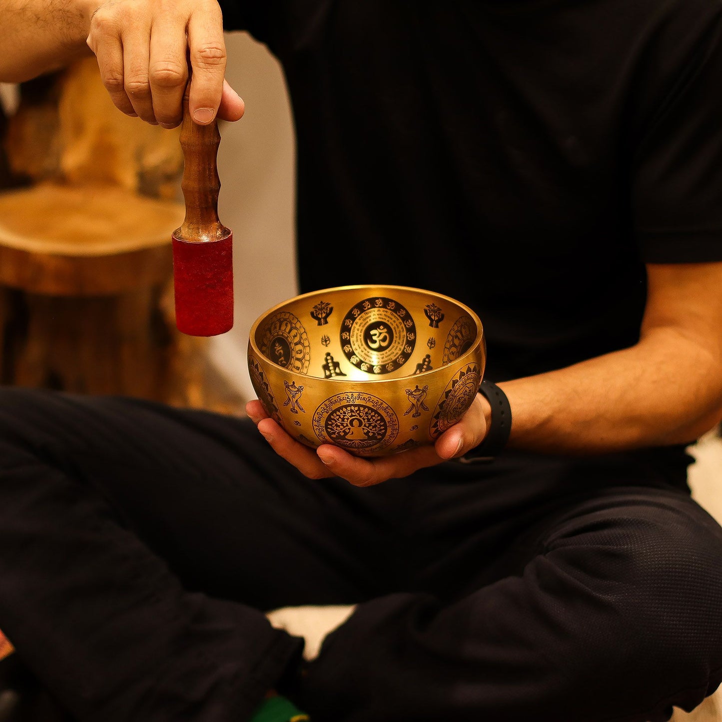 Gryno žalvario graviruotų jogos lazdelių rinkinys (4 vnt.) – „Sacred Collection“, 3,85 kg